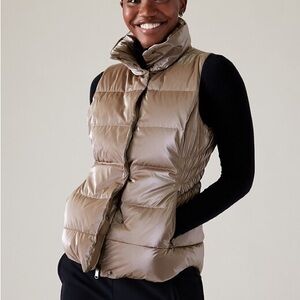 Athleta Downtown Puffer Vest in Pyrite Shine